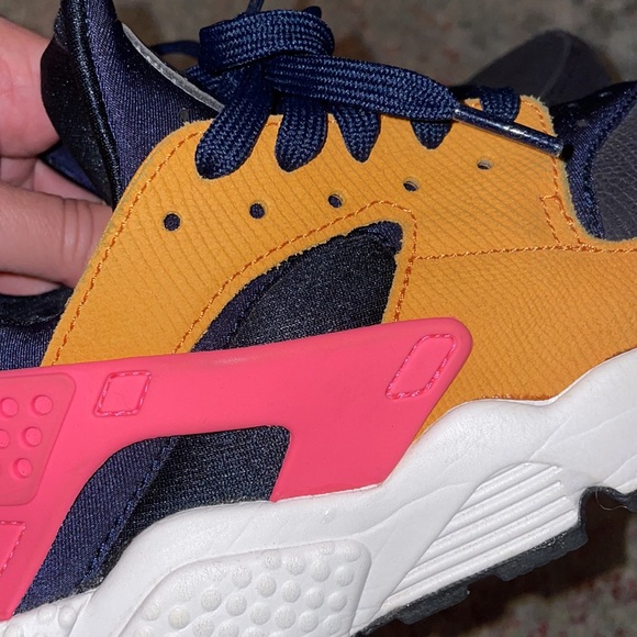 Great condition WMNS Nike Huarache Run - Size 9 - Picture 8 of 14